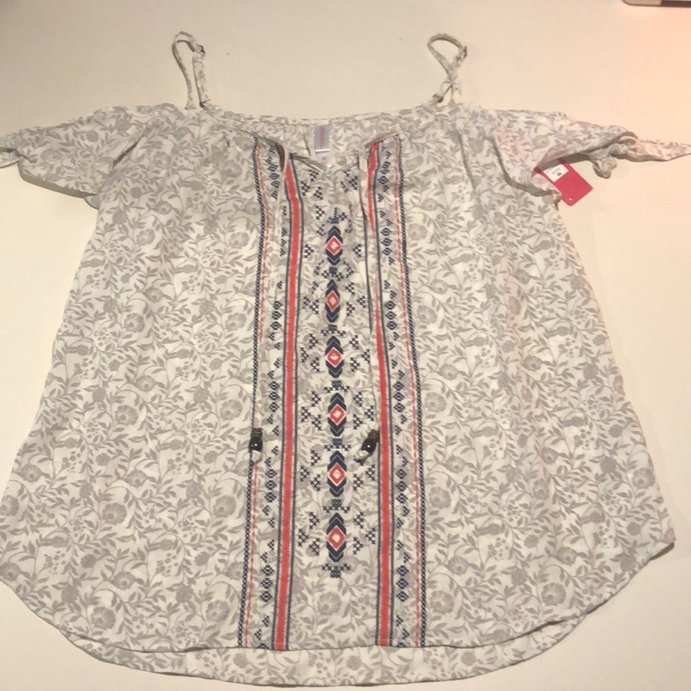 NEW women’s size medium blouse
